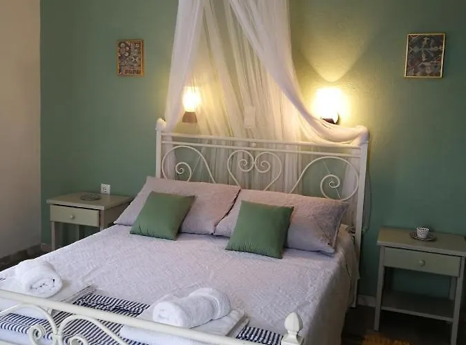 Vrohaki & Lägenhet Piso Livadi